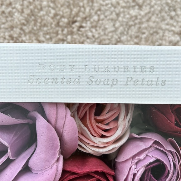 Body Luxuries scented soap bath petals - Picture 2 of 9